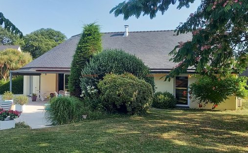 House in Centre Peri, Saint-Ave, France 1
