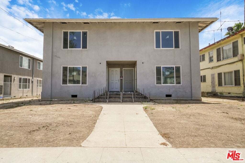 Inglewood, California, United States 2 - 18577016