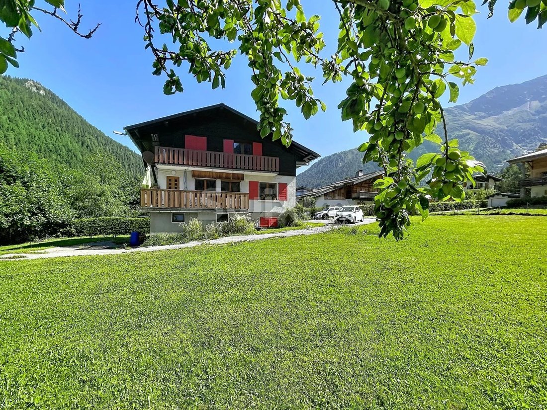 House in Chamonix-Mont-Blanc, Auvergne-Rhône-Alpes, France 1 - 18575192
