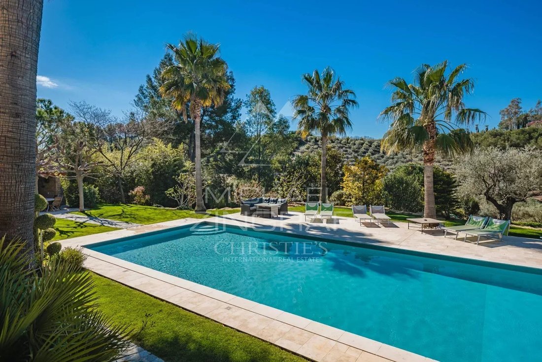 Estate in Le Castellet, Provence-Alpes-Côte d'Azur, France 2 - 18575212