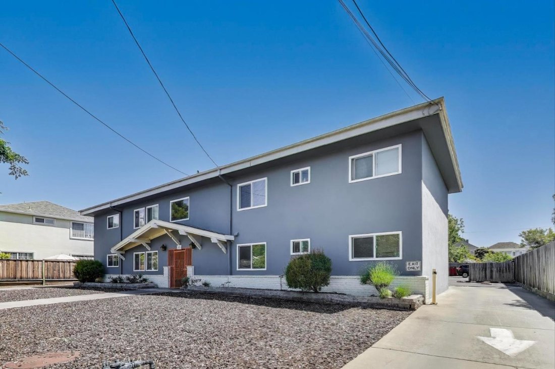 Alameda, California, United States 2 - 18577483
