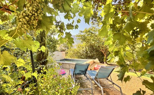 House in Le Revest-les-Eaux, Provence-Alpes-Côte d'Azur, France 1