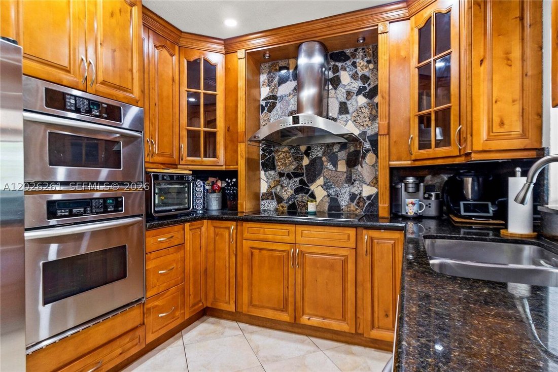 House in Miami, Florida, United States 5 - 18029313