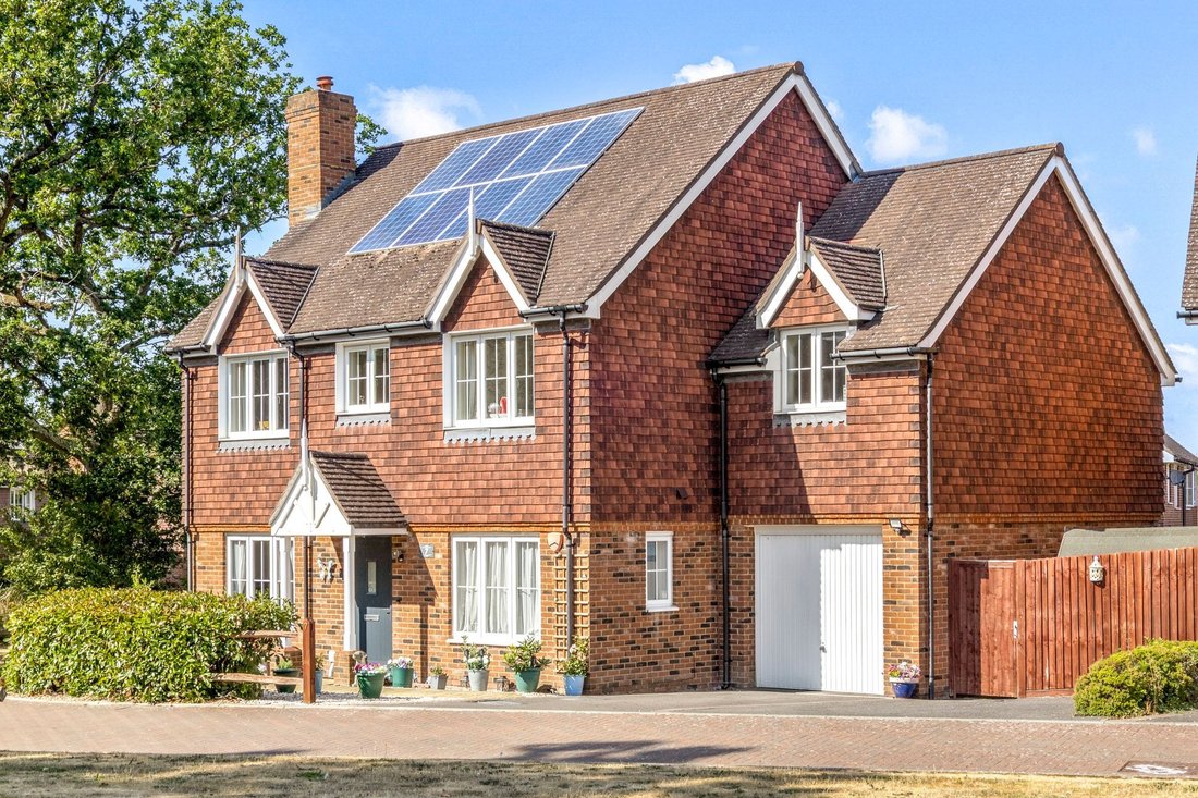 House in Okehurst, Billingshurst, England 1 - 18574967