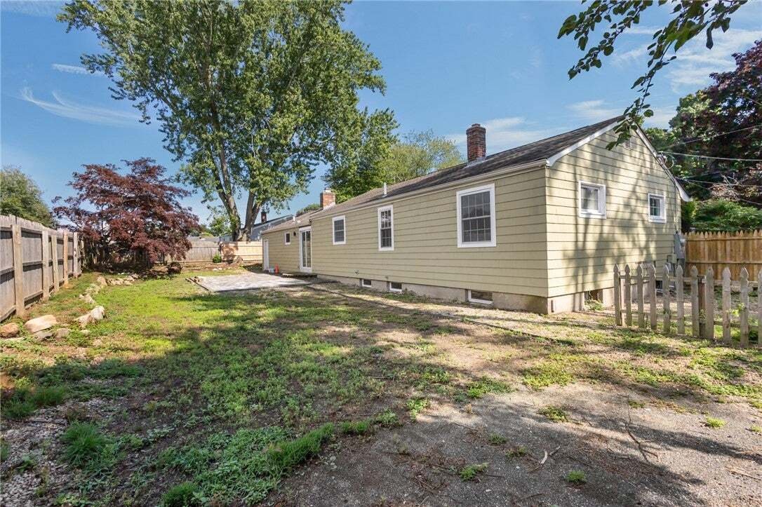 House in Warwick, Rhode Island, United States 4 - 18576034