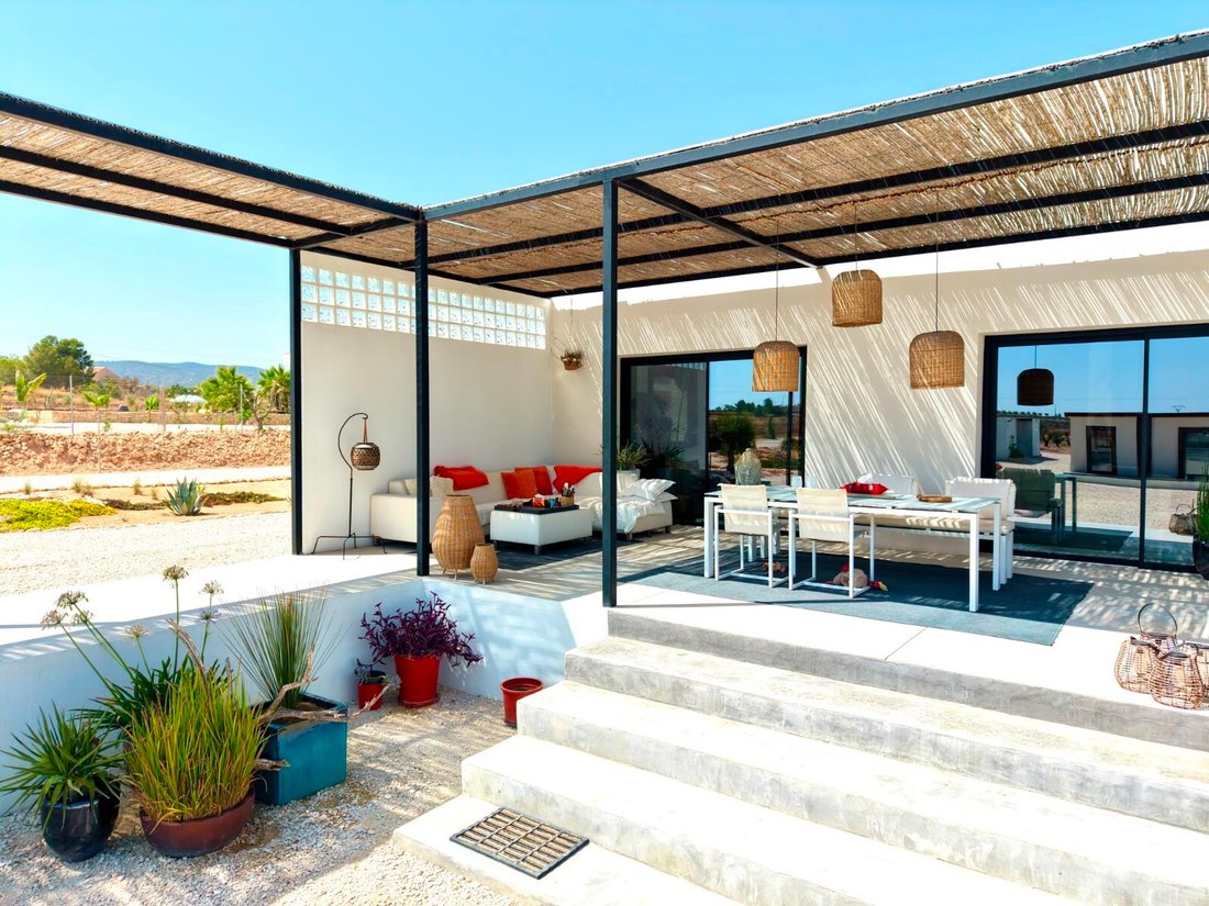 Villa in el Pinos / Pinoso, Valencian Community, Spain 1 - 18578311
