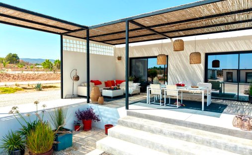 Villa in el Pinos / Pinoso, Valencian Community, Spain 1