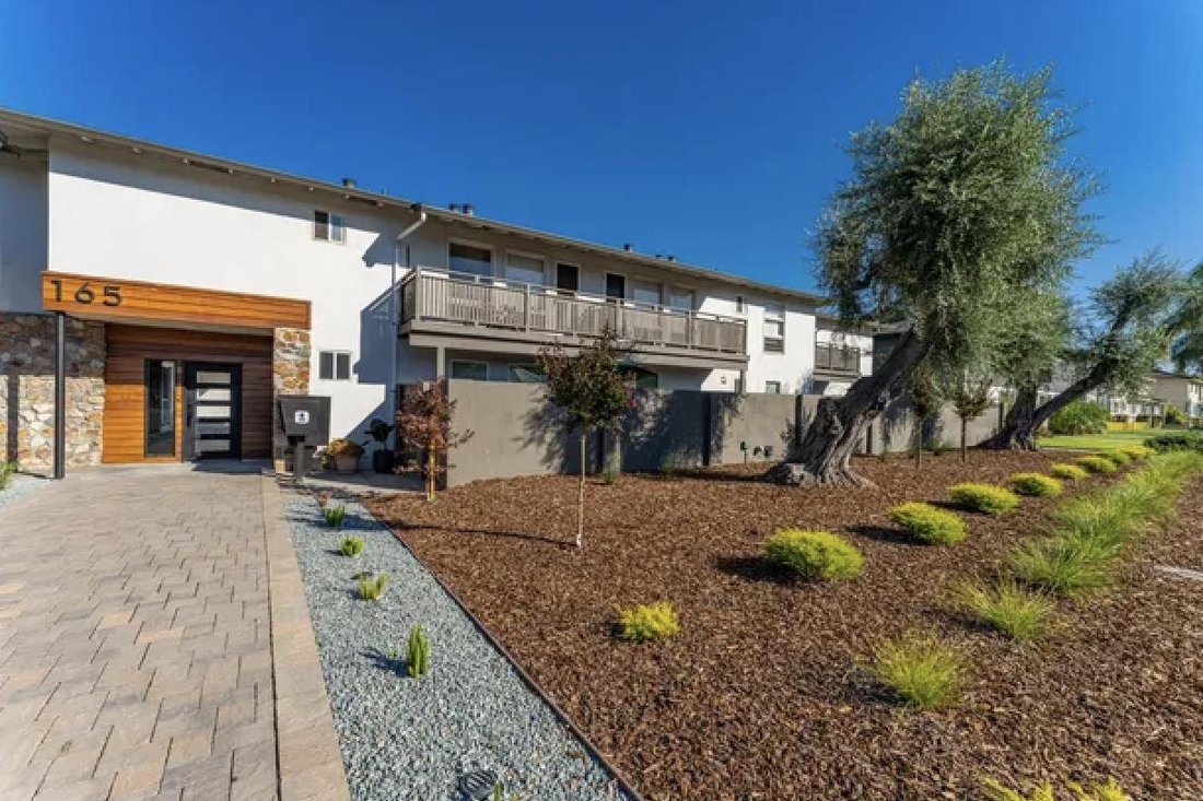 Santa Clara, California, United States 3 - 18577502