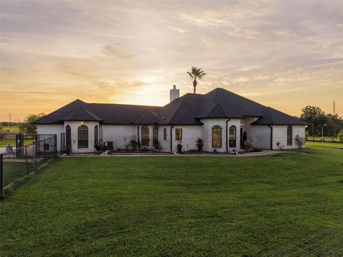 House in Angleton, Texas, United States 4 - 18577681