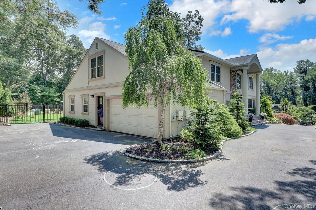 House in Huntington Station, New York, United States 3 - 18577090
