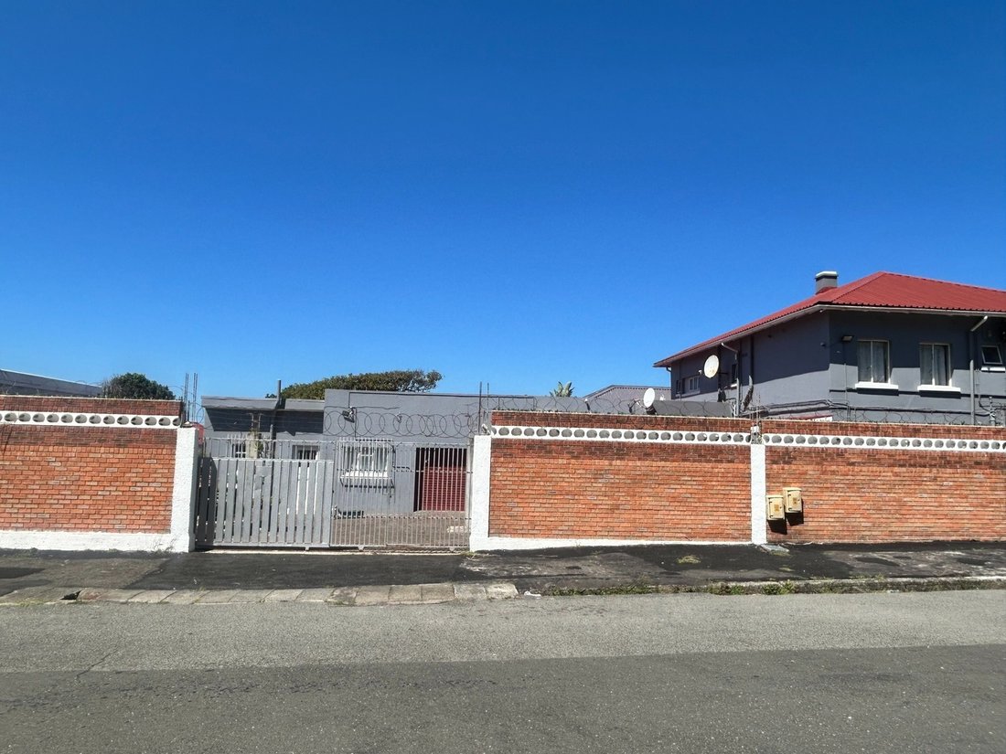 House in West Bank Village, Eastern Cape, South Africa 2 - 18575273