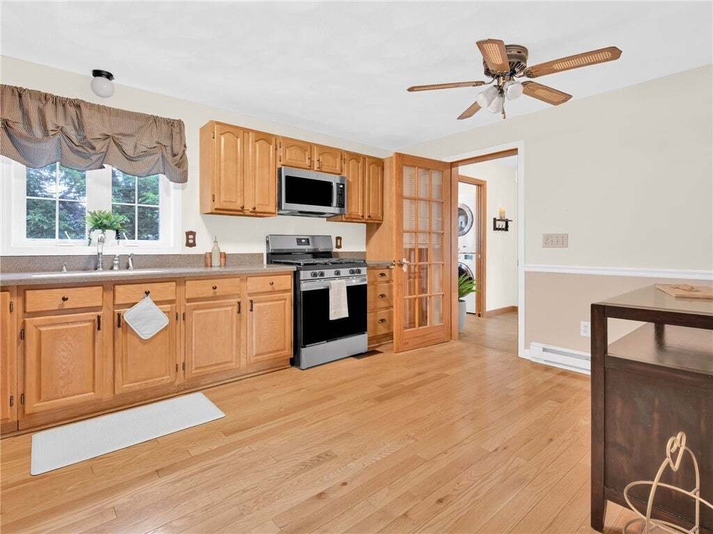 House in West Warwick, Rhode Island, United States 3 - 18537708