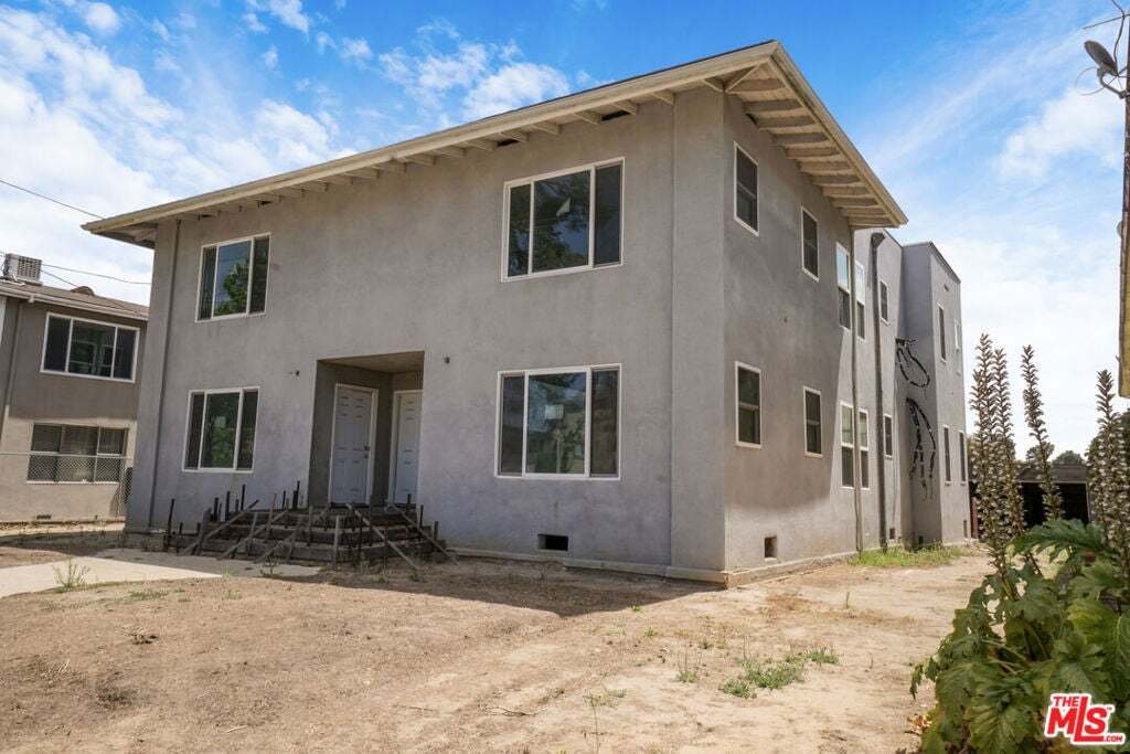 Inglewood, California, United States 4 - 18577016