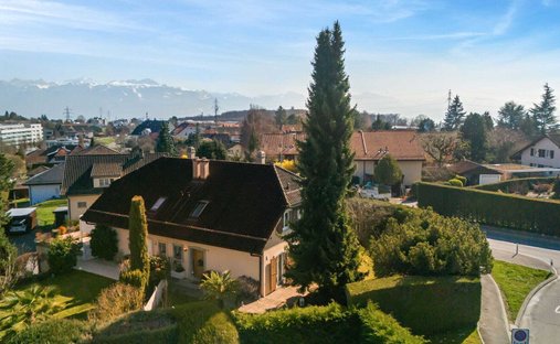 House in Le Mont-sur-Lausanne, Vaud, Switzerland 1