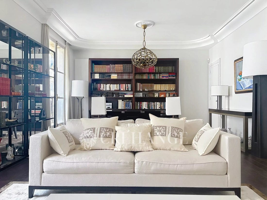 Apartment in Gros Caillou, Paris 7e Arrondissement, Paris 2 - 18575073