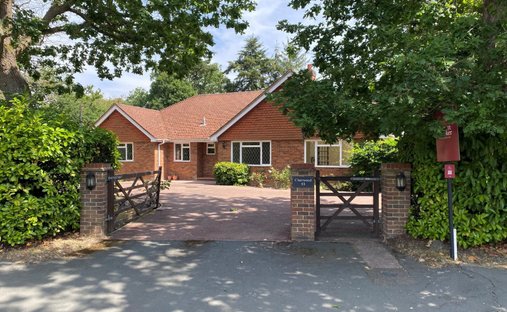 Bungalow in Tatling End, Gerrards Cross, England 1