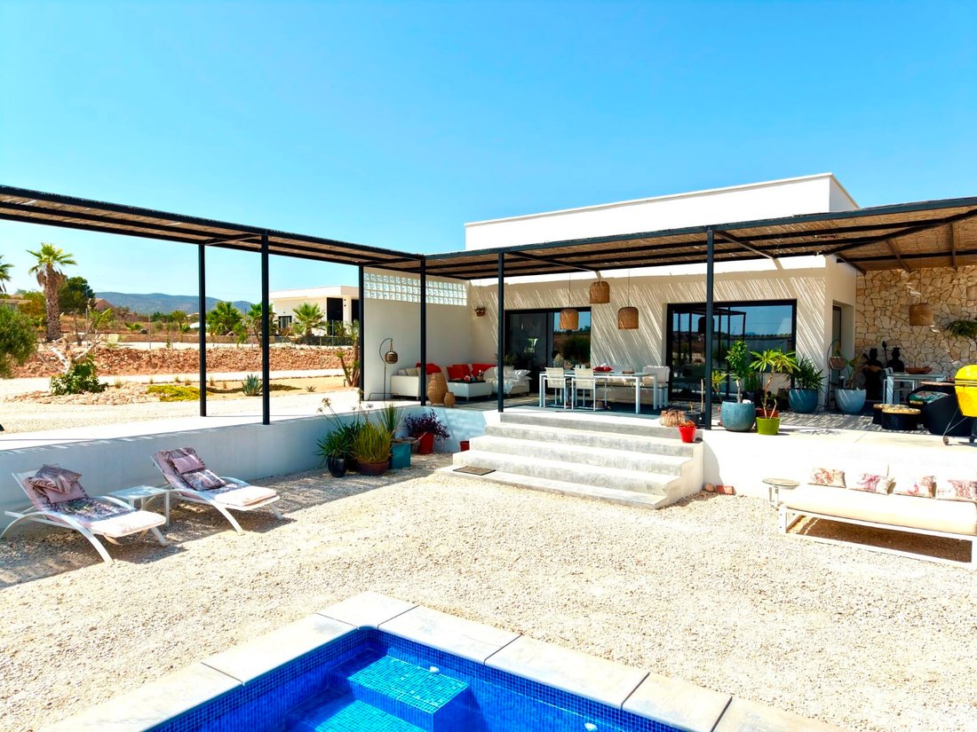 Villa in el Pinos / Pinoso, Valencian Community, Spain 2 - 18578311