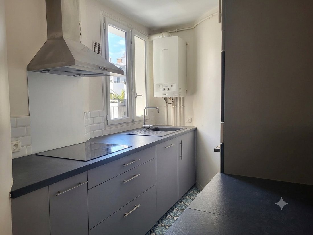 Apartment in Amiraux-Simplon-Poissonniers, Paris 18e Arrondissement, Paris 3 - 18577875