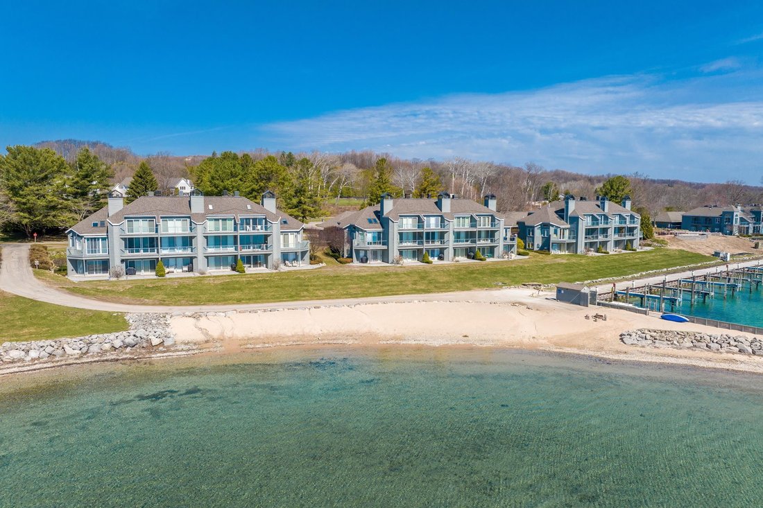 Condo in Suttons Bay, Michigan, United States 3 - 18577067