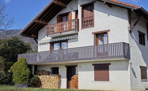 Haus in Saint-Jean-de-Gonville, Auvergne-Rhone-Alpen, Frankreich 1