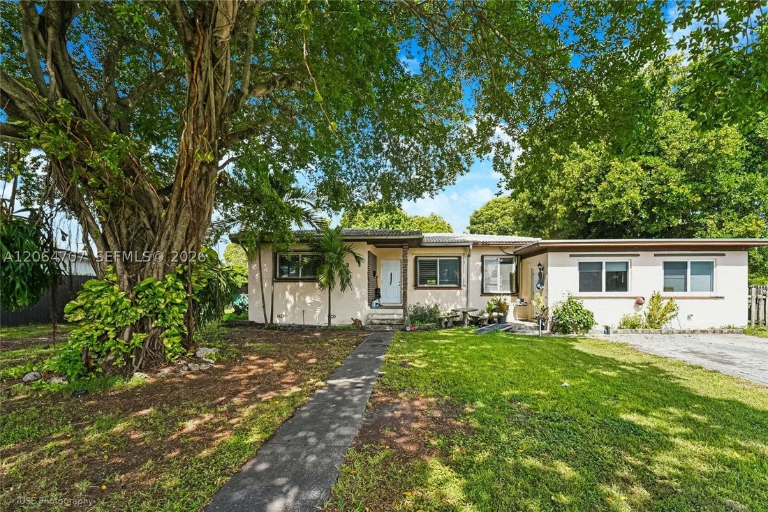 House in Hialeah, Florida, United States 1 - 18576923