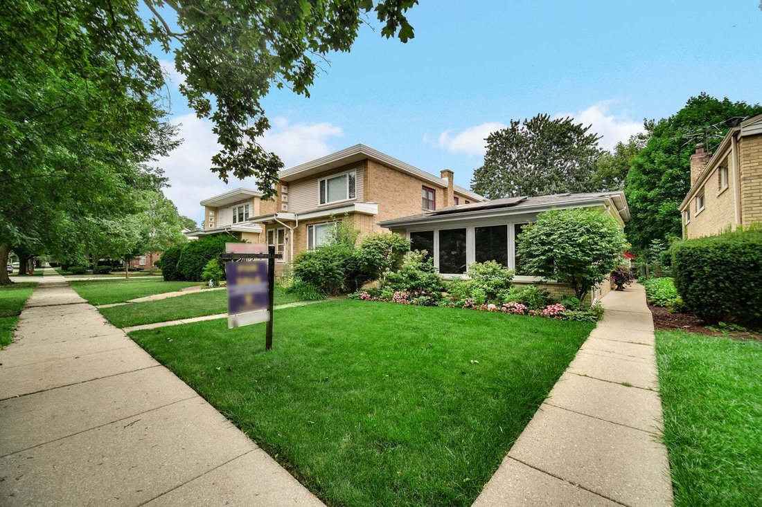 House in Skokie, Illinois, United States 4 - 18577152