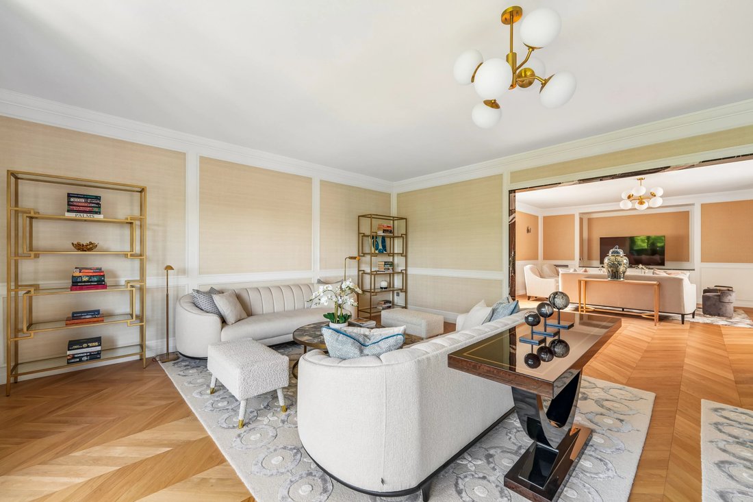 Apartment in Gros Caillou, Paris 7e Arrondissement, Paris 4 - 18574403