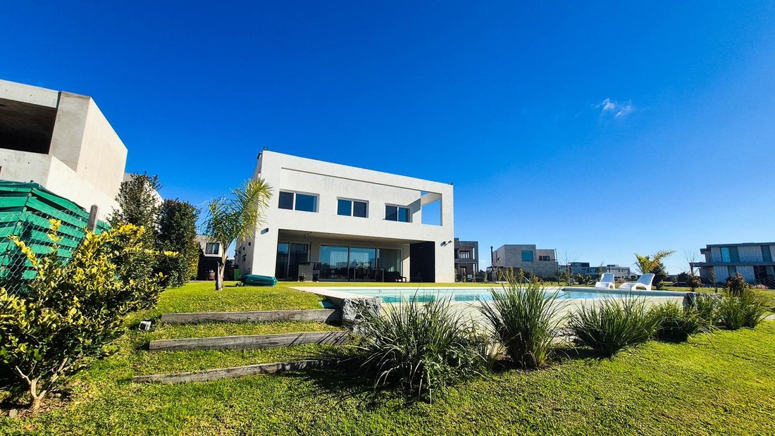 House in Belén de Escobar, Buenos Aires Province, Argentina 1 - 18575460
