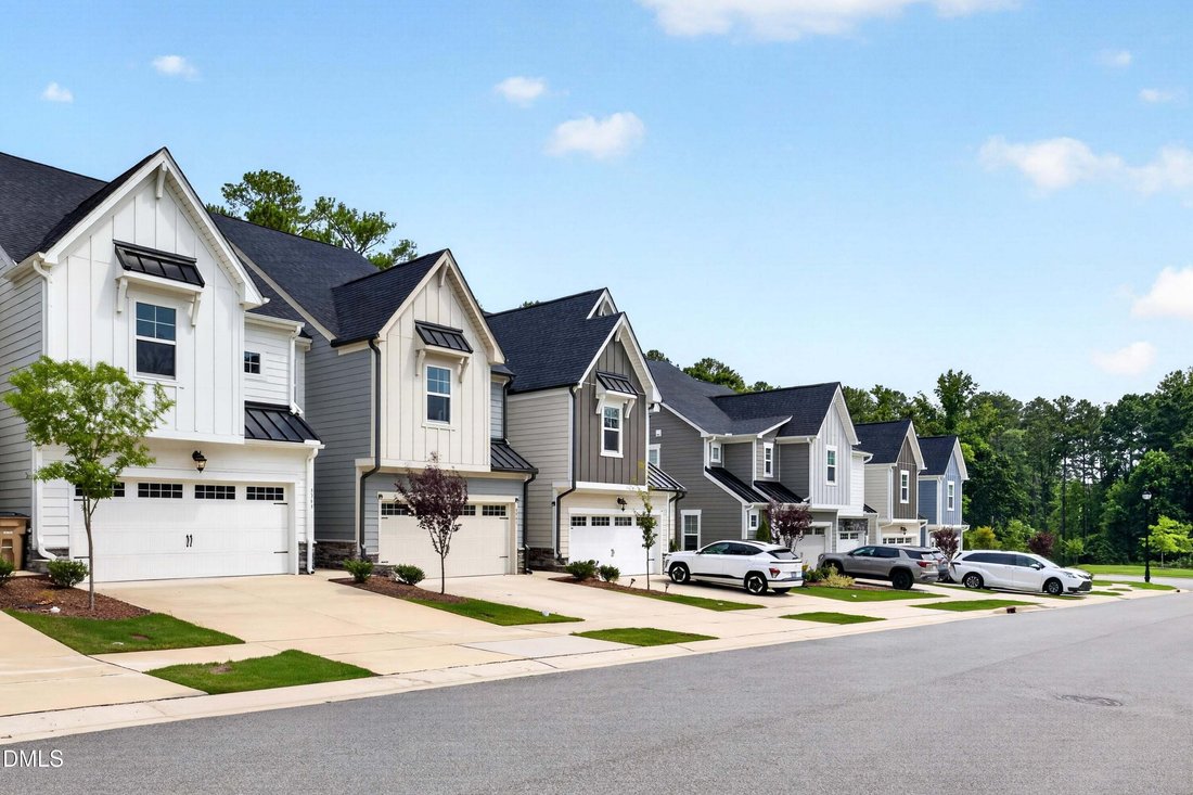Townhouse in Cary, North Carolina, United States 2 - 18576263