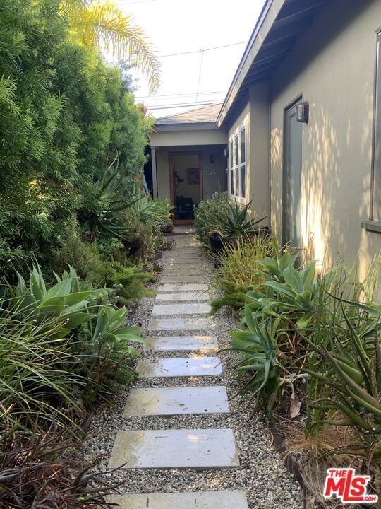 Los Angeles, California, United States 3 - 18577014