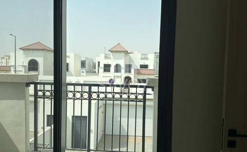 Villa in Al Shamkhah, Abu Dhabi Emirate, United Arab Emirates 1