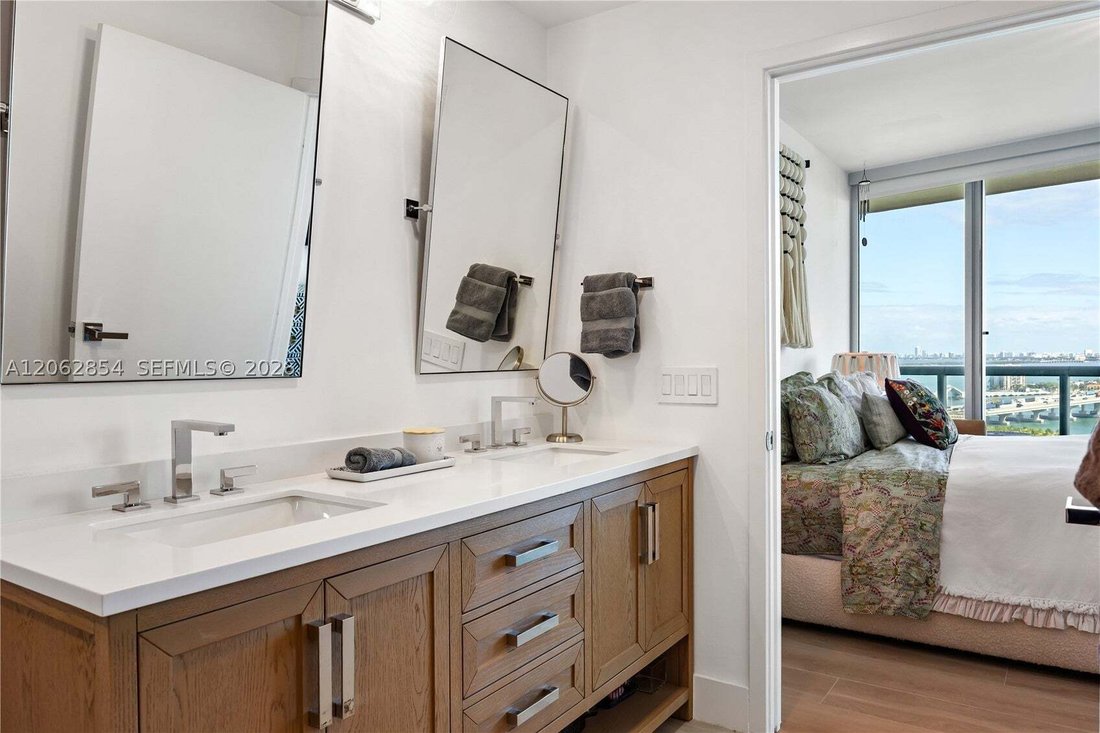Condo in Miami, Florida, United States 4 - 18576929
