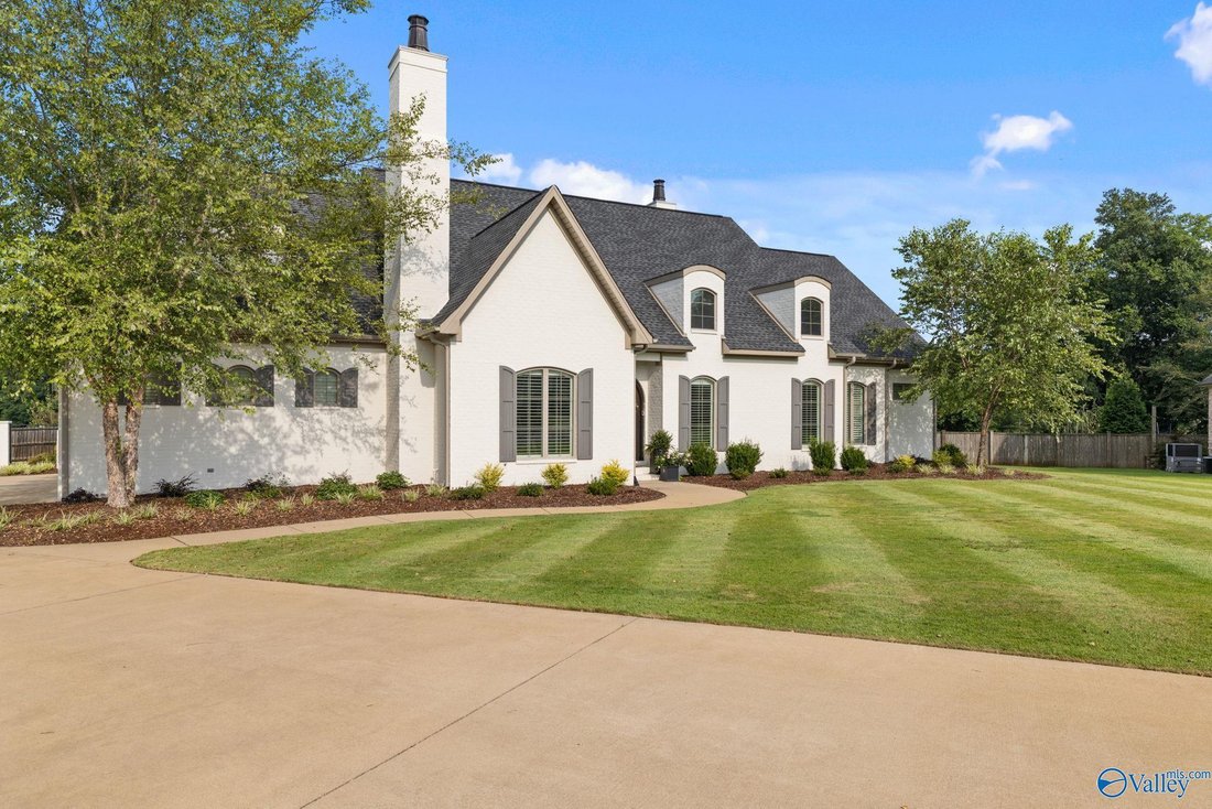 House in Tuscumbia, Alabama, United States 2 - 18577115