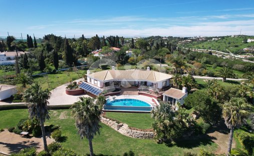 Villa in Sao Goncalo de Lagos, Algarve, Portugal 1