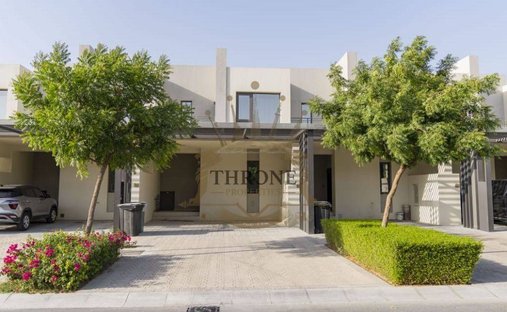 Townhouse in Dubai South Golf District, Dubai, United Arab Emirates 1