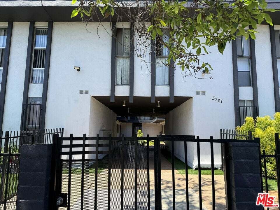 Los Angeles, California, United States 5 - 18577030
