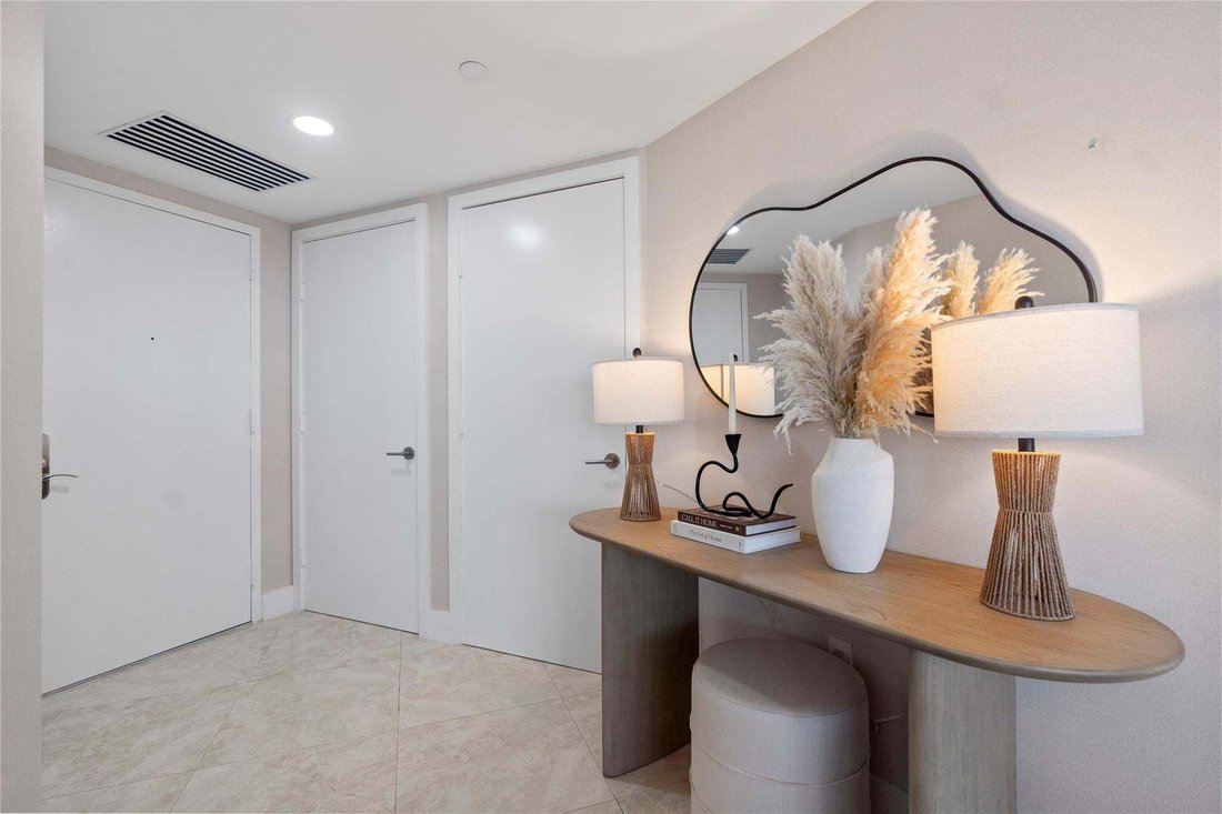 Condo in Hallandale Beach, Florida, United States 4 - 18576563