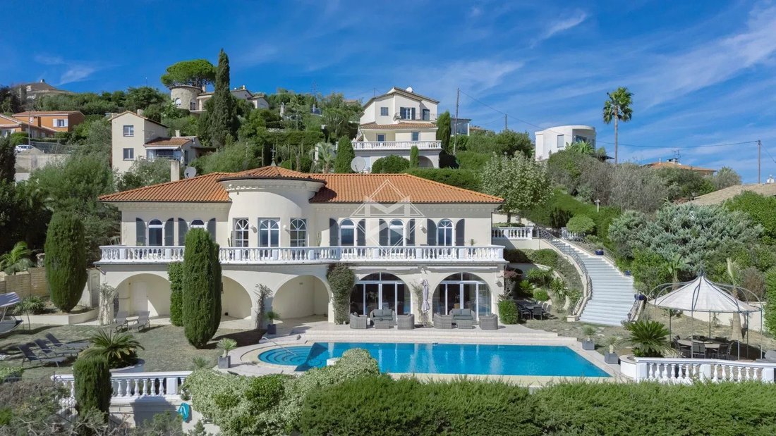 Villa in Le Centre Ville, Mandelieu-la-Napoule, France 1 - 16506047
