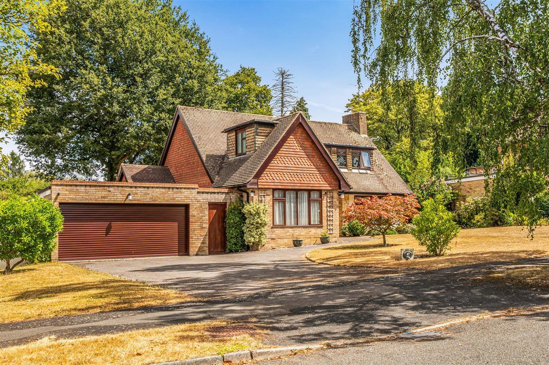 House in Liphook (Bramshott and Liphook), Liphook, England 1 - 18574405