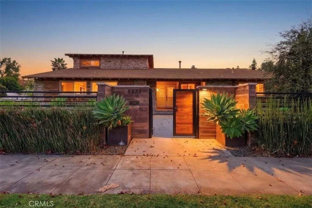 Los Angeles, California, United States 1 - 18562516