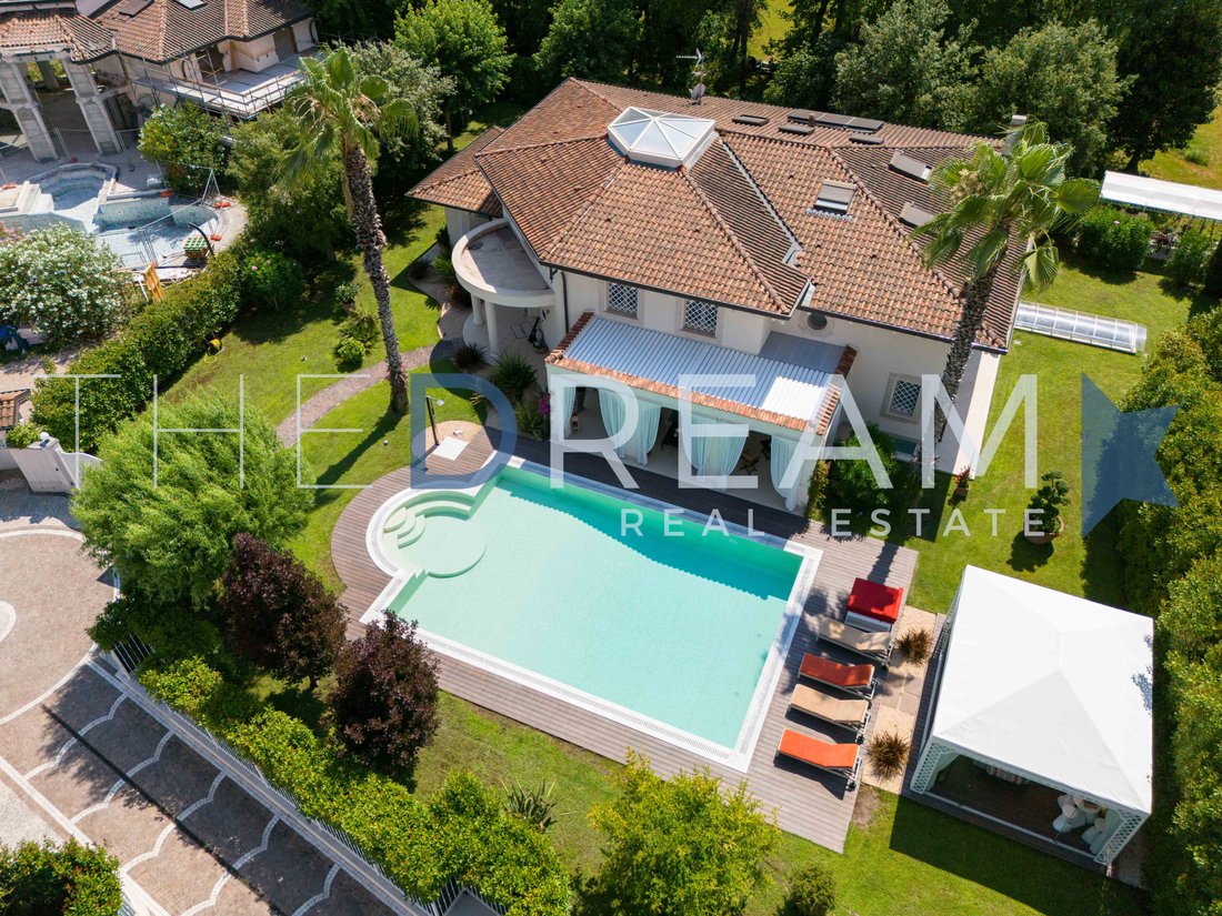 Villa in Caranna-Vaiana, Forte dei Marmi, Tuscany 2 - 18574139