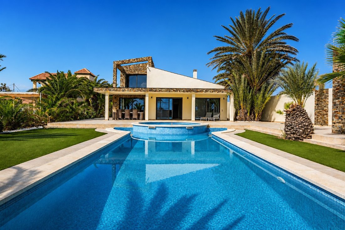 Villa in Spain 1 - 18578803