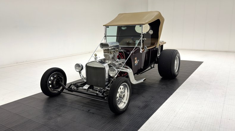 Cabriolet in Morgantown, United States 1 - 18579240