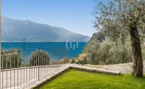Villa in Limone Sul Garda, Lombardy, Italy 1