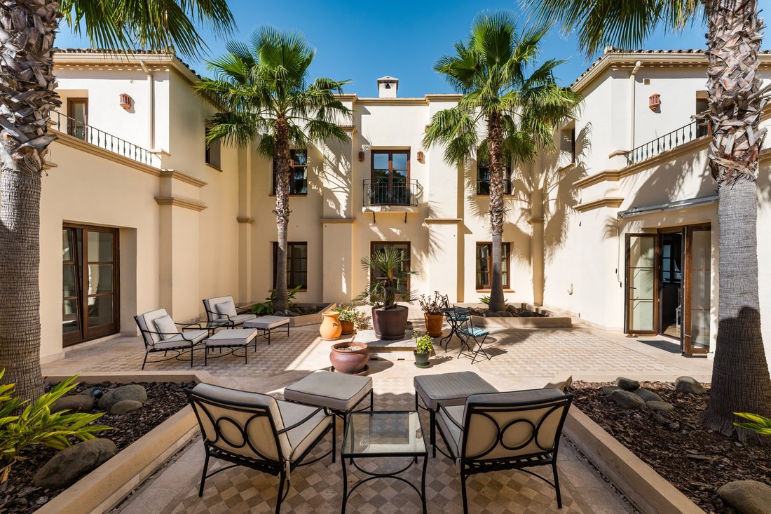 Villa in Estepona, Andalusia, Spain 5 - 18579056