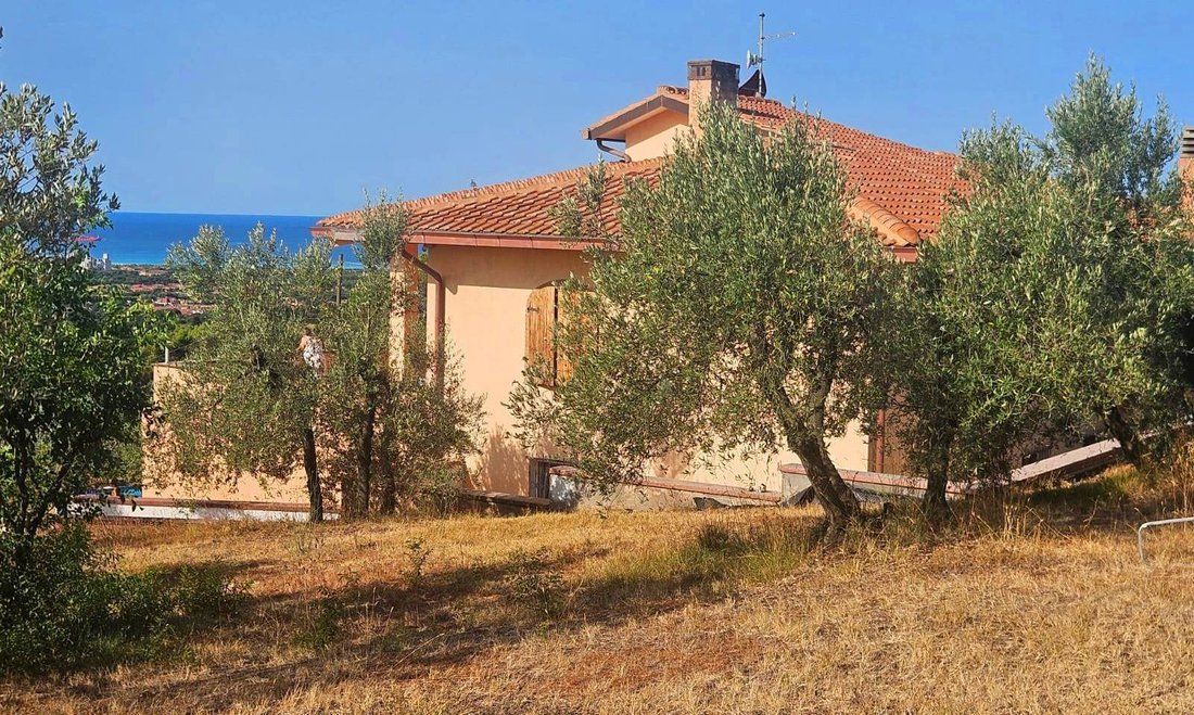 Villa in Rosignano Marittimo, Tuscany, Italy 3 - 18579082
