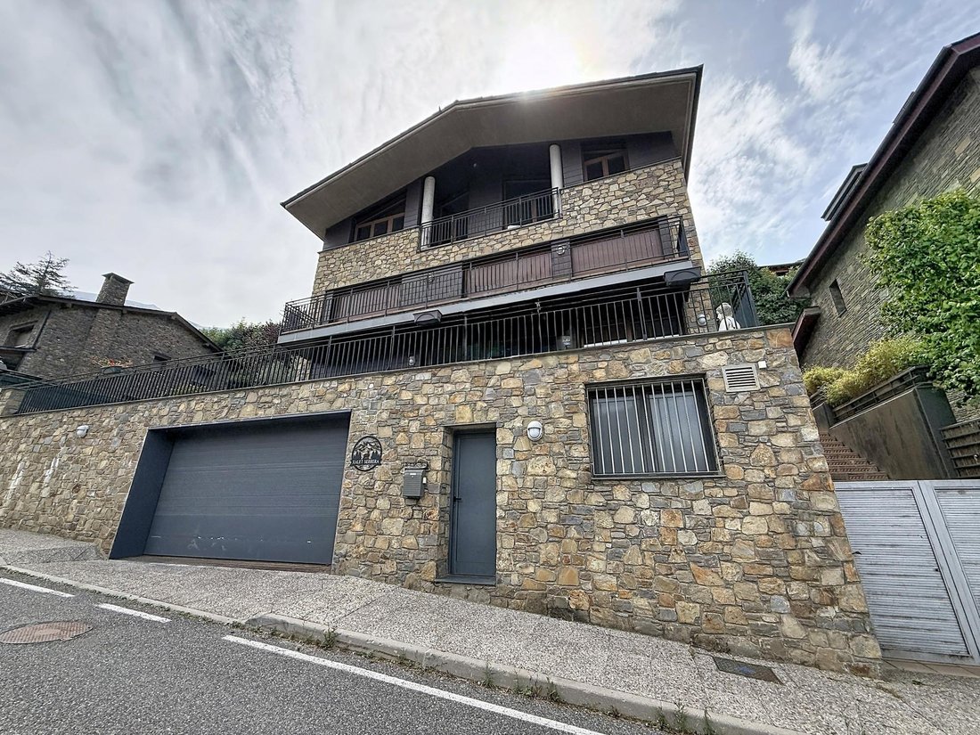 Villa in Aixirivall, Sant Julià de Lòria, Andorra 1 - 18579346