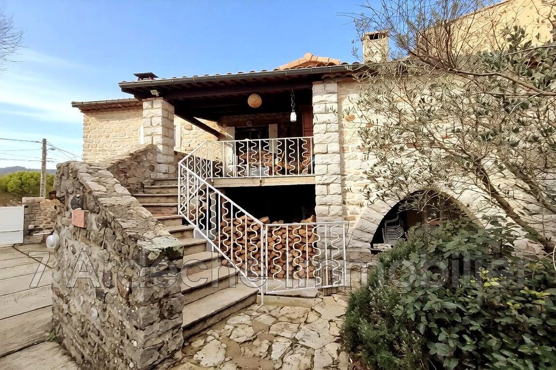 Villa in Villeneuve-de-Berg, Auvergne-Rhône-Alpes, France 1 - 17068371