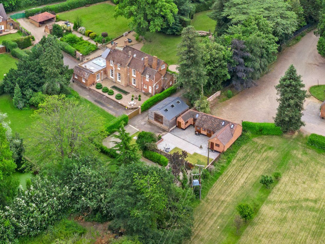 Country House in Upton Warren, Bromsgrove, England 1 - 18434199