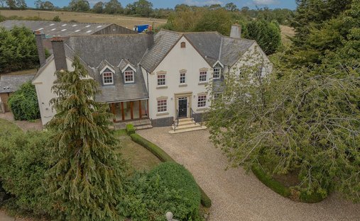 Country House in Fleckney, England 1